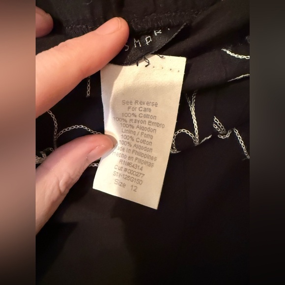 Elegant Black Floral Dress - Picture 4 of 5